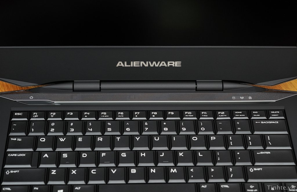 Đang tải Alienware-14 (25).jpg…