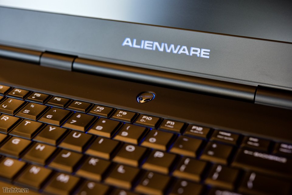 Đang tải Alienware 17 R3_tinhte.vn 7.jpg…