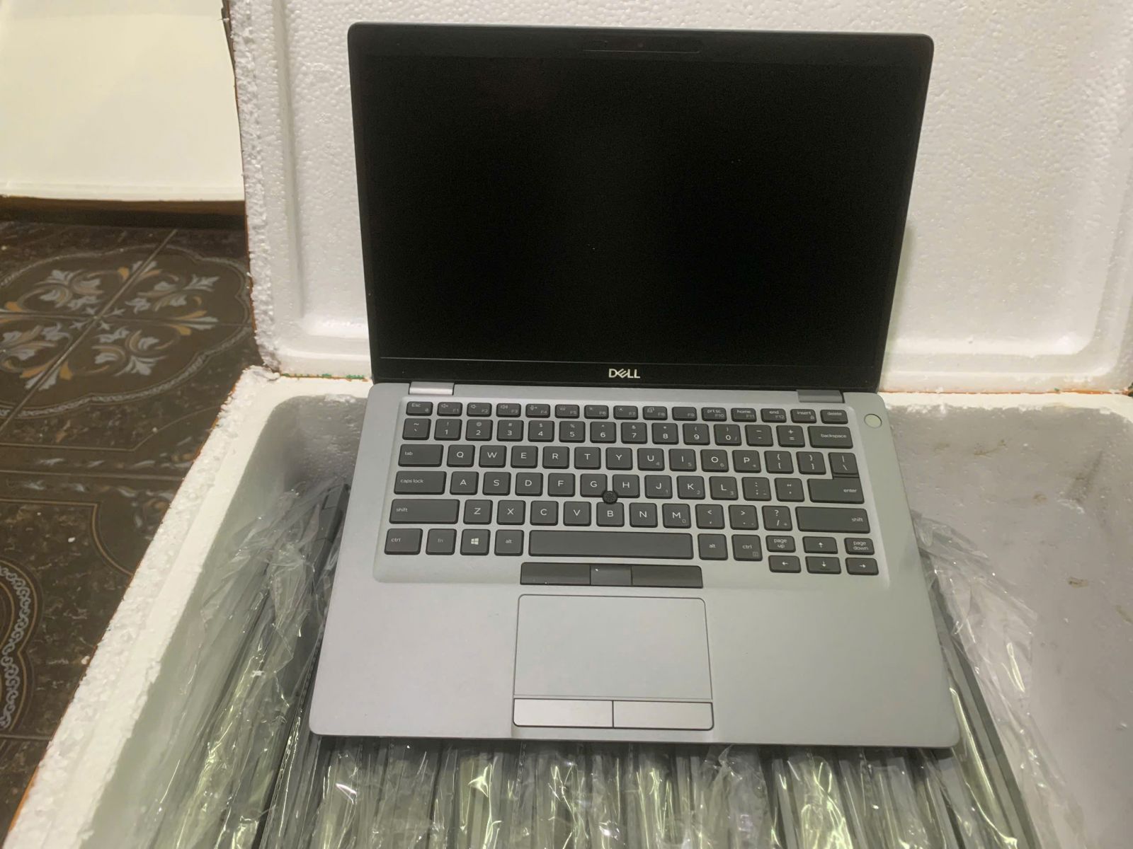 Dell Latitude E5410 cũ Hà Nội – Bàn phím và màn hình