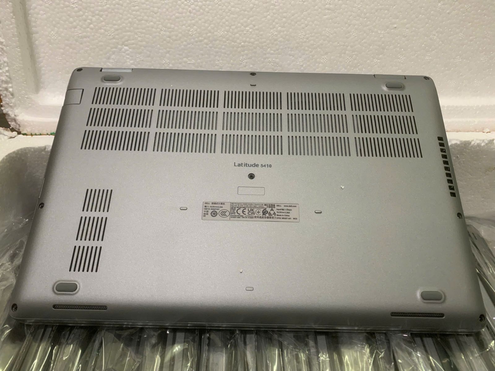 Dell Latitude E5410 cũ Hà Nội – Mặt sau máy