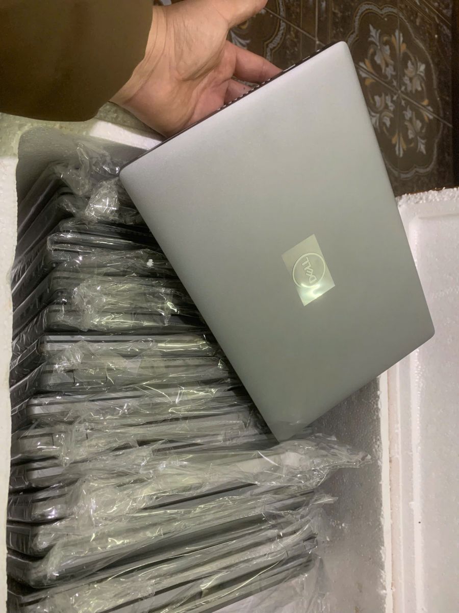 Dell Latitude E5410 cũ Hà Nội – Mặt trước máy