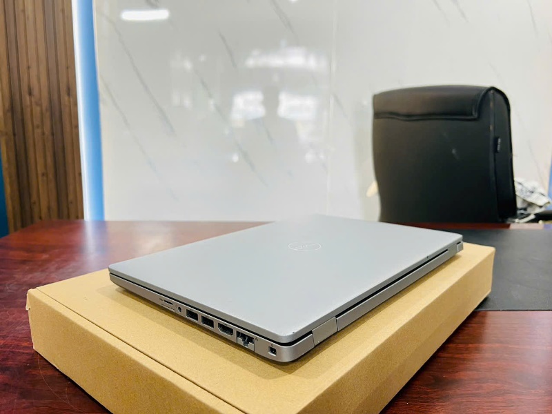 Cổng kết nối Dell Latitude E5410 Cũ Giá Rẻ Cạnh Phải 